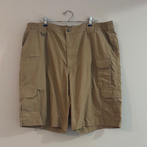 5.11 Tactical Tan Cargo Shorts - Picture 1 of 3
